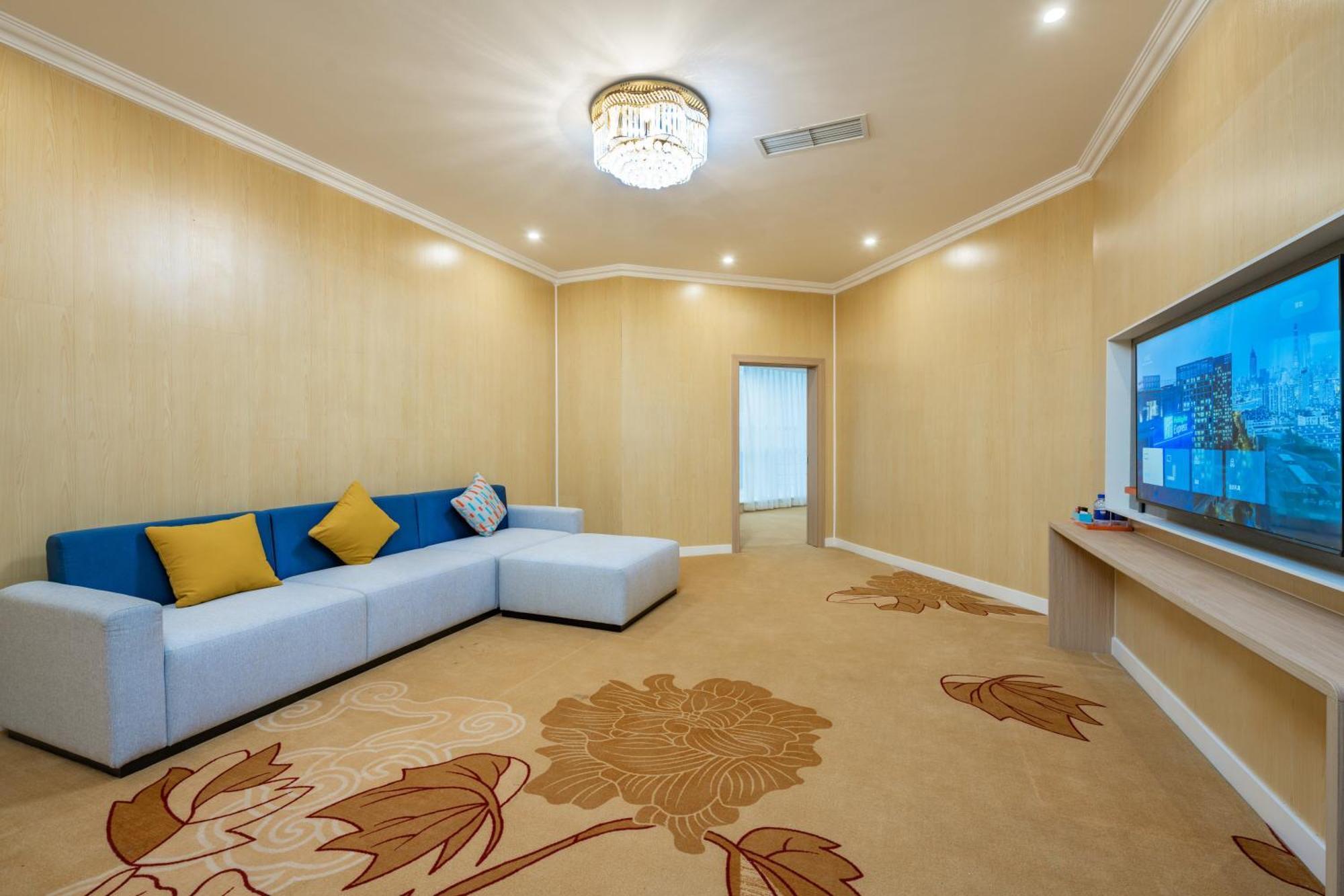 Holiday Inn Express Chengdu Tianfu Square By Ihg - Chunxi Road And Kuanzhai Alley Exterior photo