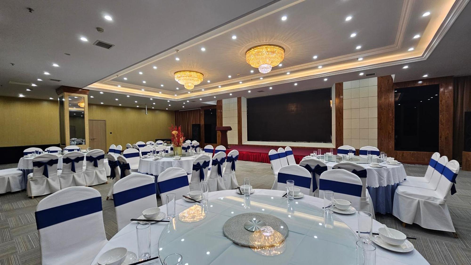 Holiday Inn Express Chengdu Tianfu Square By Ihg - Chunxi Road And Kuanzhai Alley Exterior photo
