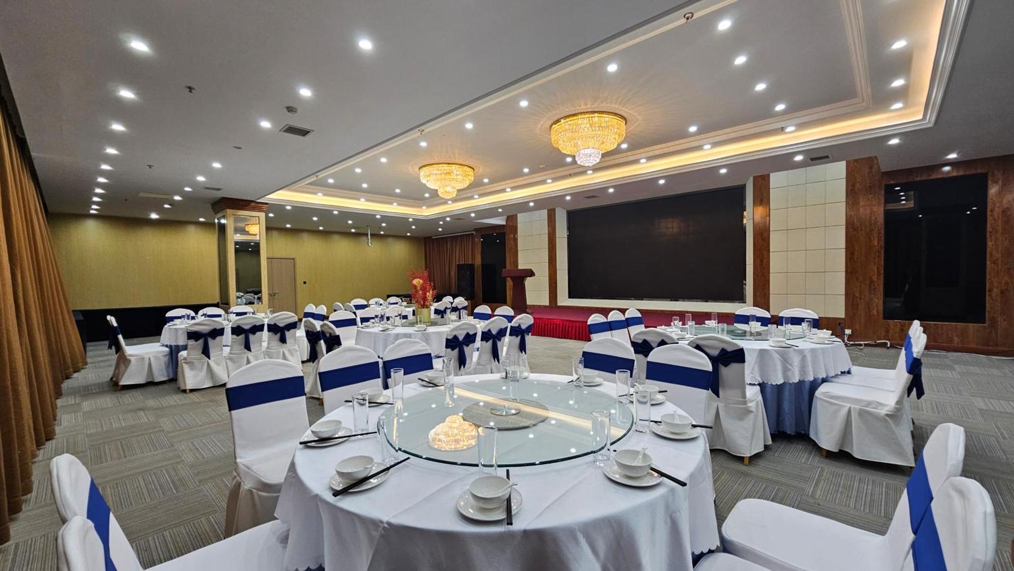 Holiday Inn Express Chengdu Tianfu Square By Ihg - Chunxi Road And Kuanzhai Alley Exterior photo