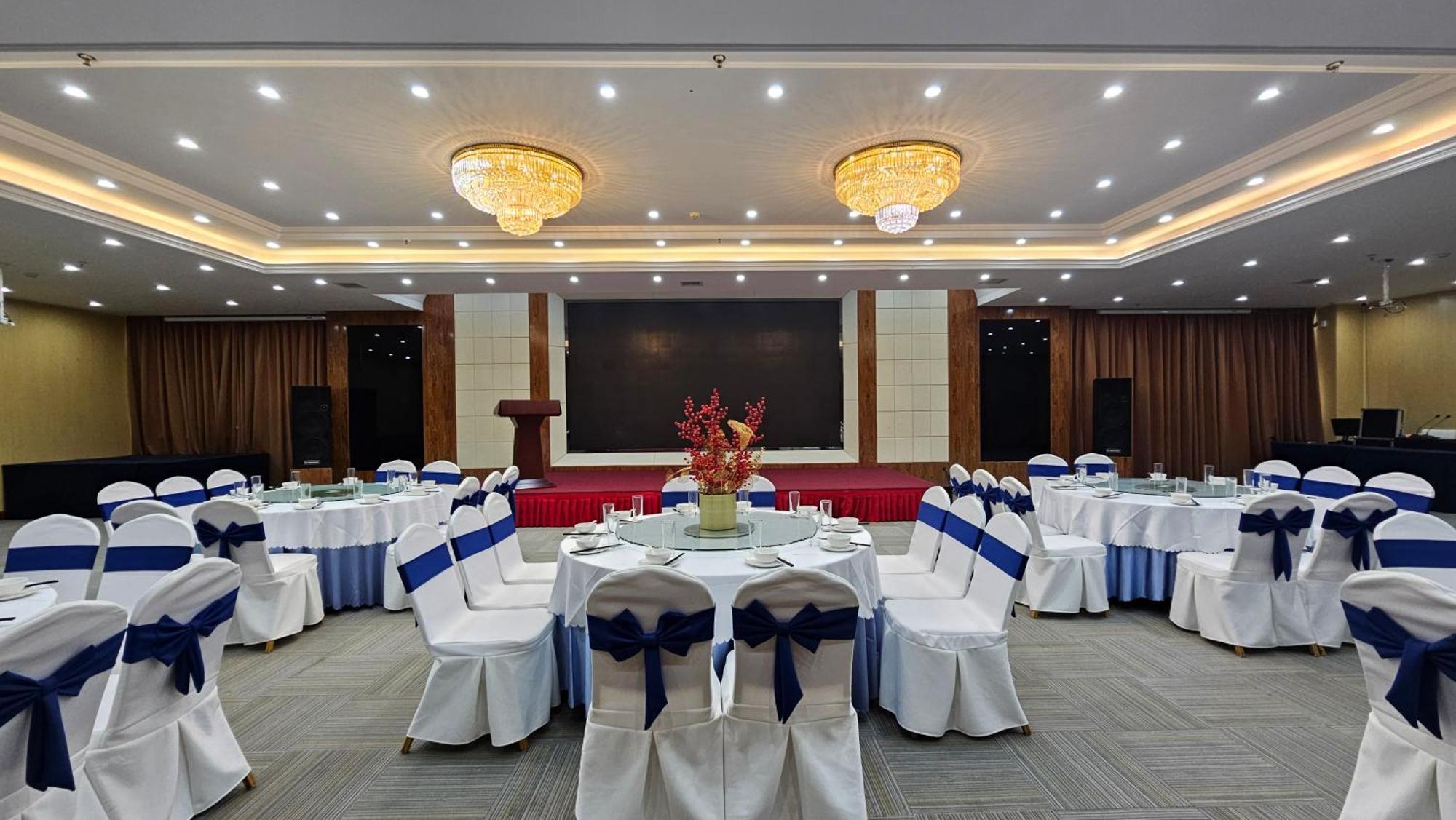 Holiday Inn Express Chengdu Tianfu Square By Ihg - Chunxi Road And Kuanzhai Alley Exterior photo