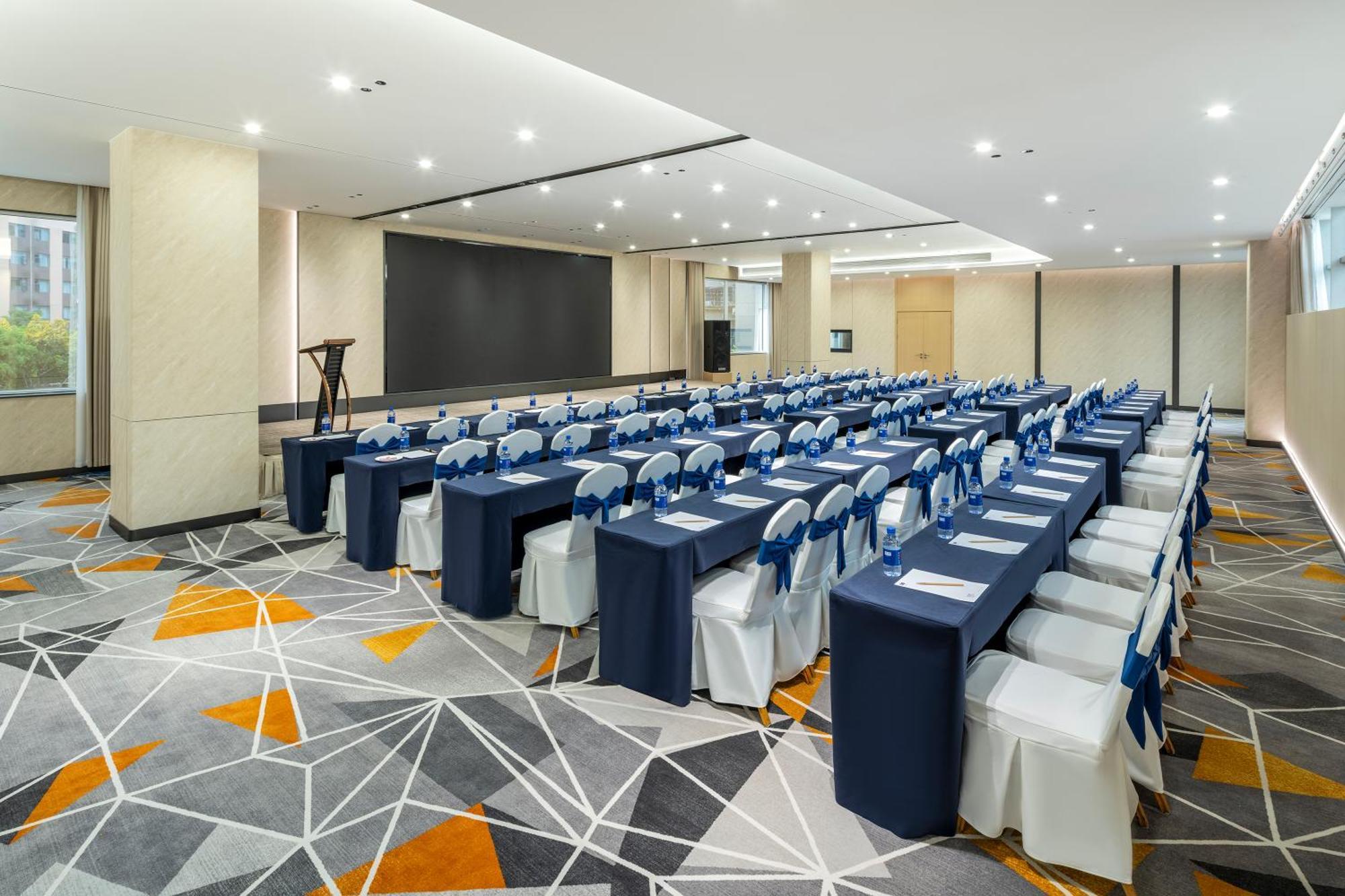 Holiday Inn Express Chengdu Tianfu Square By Ihg - Chunxi Road And Kuanzhai Alley Exterior photo