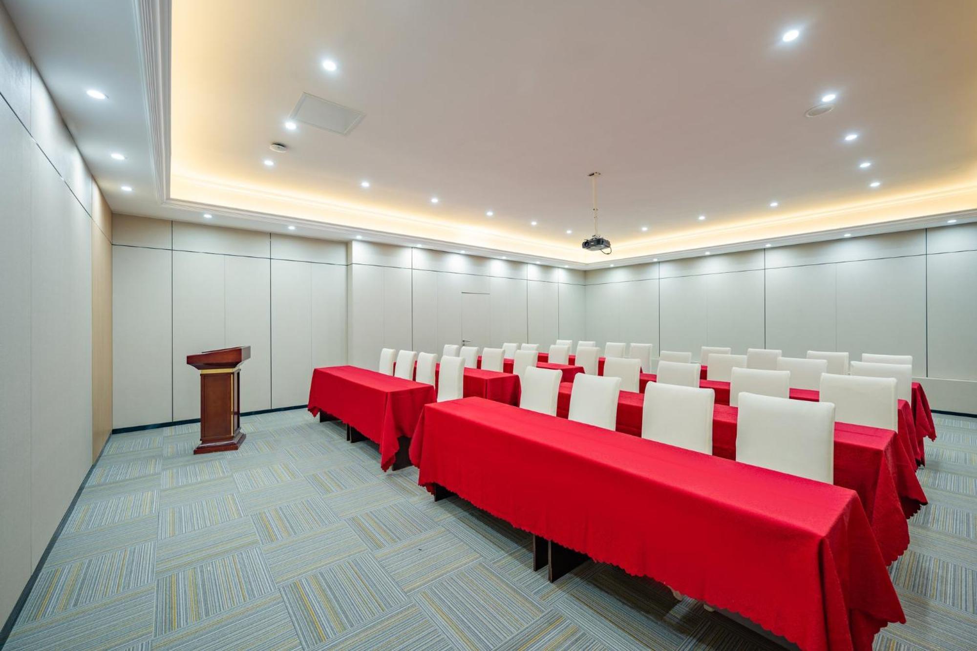 Holiday Inn Express Chengdu Tianfu Square By Ihg - Chunxi Road And Kuanzhai Alley Exterior photo